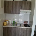 Iris Apartment *
