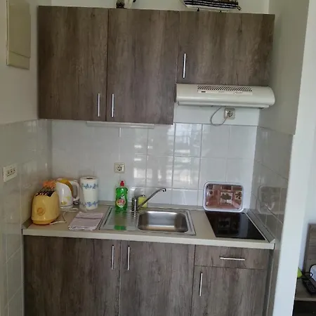 Iris Apartment *